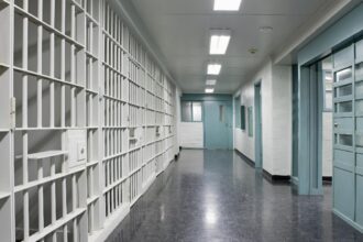 motivul incredibil pentru care un detinut este la spital si nu la inchisoare detaliul care il tine in libertate 68d3c4dc15bb4