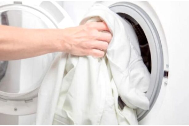 motivul pentru care hainele albe devin gri greseala pe care foarte multi romani o fac 68d3db2ece3a3