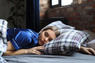 motivul pentru care te trezesti obosit ce iti cauzeaza aceasta stare si la ce trebuie sa renunti pentru a avea un somn de calitate 68c1175e59691