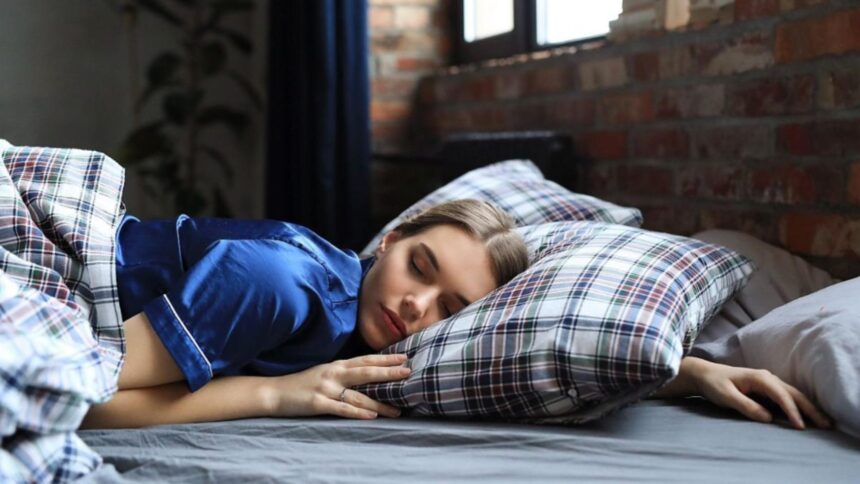 De ce te simți epuizat dimineața? Descoperă cauzele și soluțiile pentru un somn revitalizant 1 motivul pentru care te trezesti obosit ce iti cauzeaza aceasta stare si la ce trebuie sa renunti pentru a avea un somn de calitate 68c1175e59691