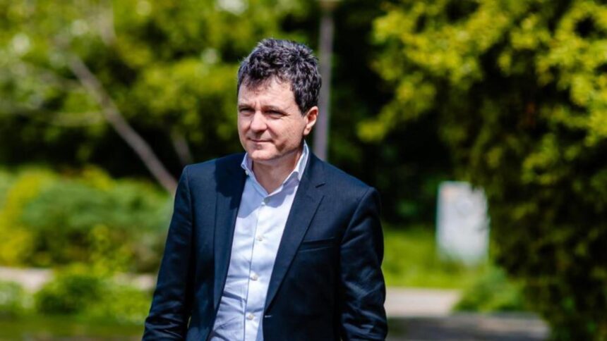 Nicușor Dan, în lumina scandalului din Coaliție: Partidele trebuie să colaboreze, având în vedere "impactul social semnificativ" al deciziilor luate 1 nicusor dan despre scandalul din coalitie partidele ar trebui sa convietuiasca pentru ca iau masuri care au costuri sociale importante 68bea67aea1ad