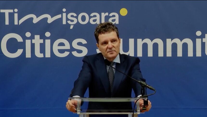 nicusor dan discurs plin de gafe la timisoara invatamfuram unii de la altii seful statului a lasat impresia ca nu si gaseste cuvintele video 68dbae30ec552