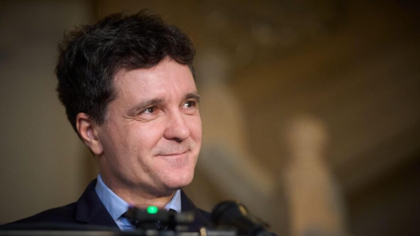 Nicușor Dan apreciază Coaliția, în ciuda conflictelor interne: „Se descurcă, observați rezultatele.” 1 nicusor dan lauda coalitia desi liderii sunt la cutite functioneaza uitati va la rezultate 68c255d44afee