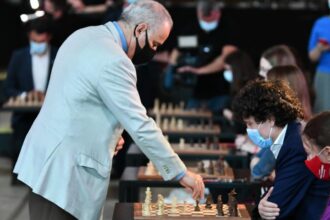 nicusor dan pus la punct de marele campion garry kasparov a ti arata frica fata de un dictator nu face decat sa garanteze rezultatul de care te temi 68caa148b10a7