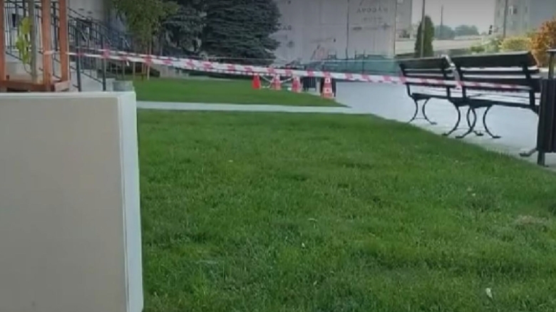 Informații noi despre incidentul în care un copil de un an și jumătate a fost electrocutat de un proiector din Piața Civică. Primarul: „Dispozitivul nu ar fi trebuit să fie sub tensiune.” 1 noi detalii in cazul copilului de un an si jumatate electrocutat de un proiector din piata civica primarul nu trebuia sa fie sub tensiune 68b95e61d7abf