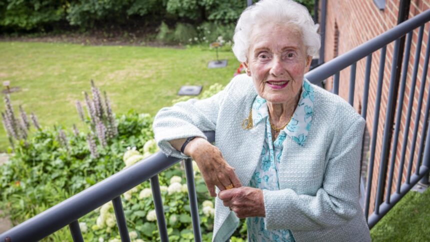 Secretele unei britanice de 105 ani: două obiceiuri esențiale pentru o viață îndelungată 1 o britanica de 105 ani dezvaluie cele doua obiceiuri simple care i au adus longevitatea 68bf3edda7b45