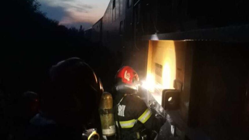 Alertă pe traseul Suceava–Botoșani: un incendiu a izbucnit la locomotiva unui tren de pasageri 1 panica pe ruta suceava botosani locomotiva unui tren de calatori a luat foc 68bf2fd544a41