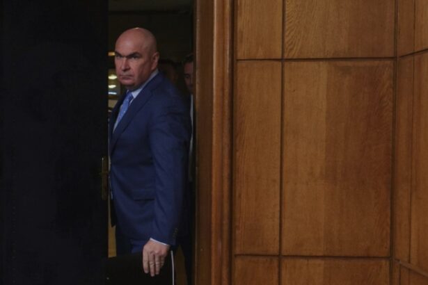 petrisor peiu guvernul bolojan calca in picioare firmele romanesti si slujeste interesele multinationalelor 68b7ee134234f