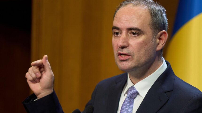 Destinul pensiilor și salariilor, pe muchie de cuțit. Declarațiile ministrului Finanțelor privind repartizarea fondurilor în urma rectificării bugetare 1 plata pensiilor si salariilor pe muchie de cutit ce a spus ministrul finantelor despre modul in care banii se impart la rectificare 68d95050346c2