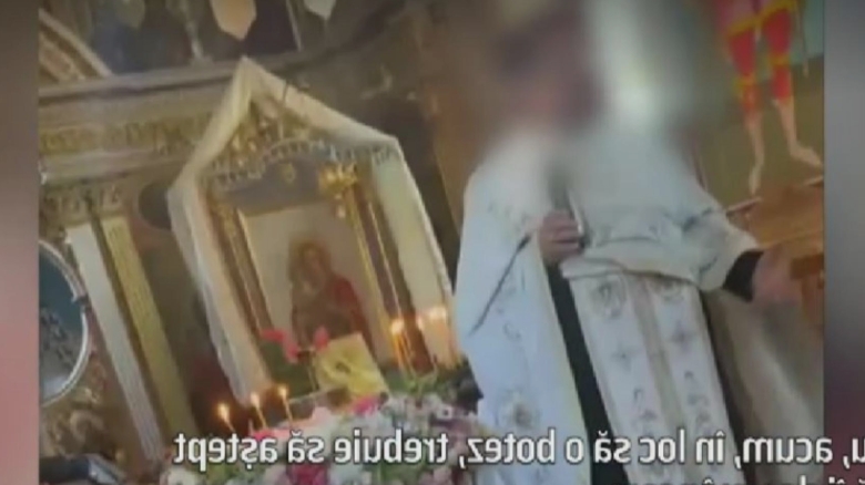 Conflict între preot și Mitropolie după ce slujitorul a admonestat părinții unui bebeluș în timpul ceremoniei de botez din cauza lipsei hranei pentru micuță 1 preot certat de mitropolie dupa ce a mustrat parintii unui bebelus chiar in timpul botezului parintele era suparat ca micuta nu a fost hranita 68b9818dbc695