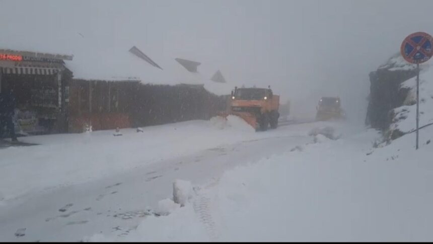 Prima zăpadă pe creste: sfaturile Salvamont Sibiu pentru o excursie în siguranță 1 prima ninsoare la munte recomandarile salvamont sibiu pentru o drumetie in siguranta 68dbb782e6cae