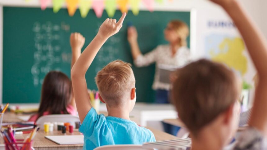 Inițiativa de oferire a fructelor și lactatelor în școli se menține - ministrul Agriculturii dezvăluie un buget fără precedent 1 programul care asigura distribuirea de fructe si lactate in scoli continua ministrul agriculturii anunta un buget record 68d50c6b57a1a