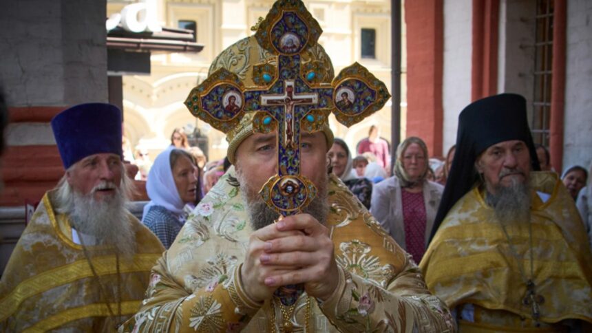 Inițiativa care stârnește controverse în Rusia: „contribuția religioasă” pentru ajutorarea preoților și a familiilor acestora 1 propunerea care agita rusia zeciuiala bisericeasca pentru sprijinirea preotilor si familiilor lor 68c0365bdff76