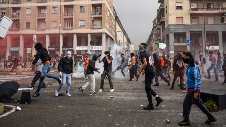 Revolta pro-Palestiniană zguduie capitala modei: magazine distruse de o mulțime furioasă 1 protestatarii pro palestina au devastat orasul modei magazine sparte de multimea furioasa 68d43e5e60aa4