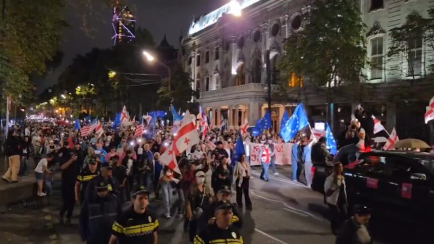 Mobilizare de amploare în Georgia: cetățenii denunță influența Rusiei asupra instituțiilor statului 1 proteste masive in georgia locuitorii acuza implicarea rusiei in institutiile statului 68c6b380c01fc