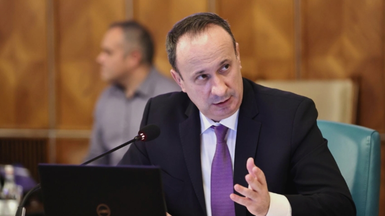 PSD contestă reforma lui Bolojan și solicită ca ucrainenii să contribuie la CASS. Adrian Câciu: „Este o chestiune de justiție.” 1 psd nu este multumit de reforma lui bolojan si cere ca ucrainenii sa plateasca cass adrian caciu este vorba de principiul echitatii 68b7192285a9b