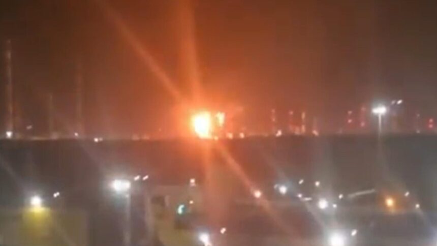 Ucraina în ziua 1299 de conflict: Kievul atacă infrastructura energetică rusă cu drone, vizând rafinăria Kiriși 1 razboi in ucraina ziua 1299 kievul loveste infrastructura energetica a rusiei atac cu drone asupra rafinariei kirisi live text 68c662853db63