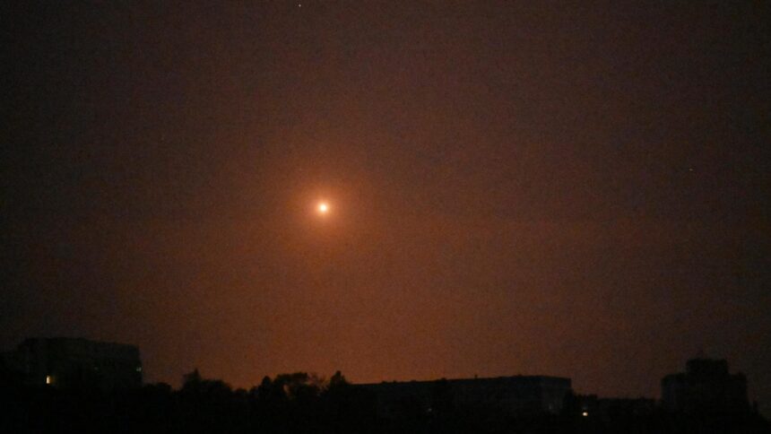 Conflict în Ucraina, ziua 1301. Asediu rus devastator asupra Zaporojie: un decedat și 13 răniți, inclusiv un copil 1 razboi in ucraina ziua 1301 atac rusesc masiv asupra orasului zaporojie un mort si 13 raniti intre care un copil live text 68c90a513aa5f