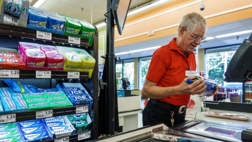 Transformările lui Bolojan și David încep să-și arate efectele. Profesorii disponibilizați își îndreaptă pașii către locuri de muncă în magazinele de cartier 1 reformele lui bolojan si david incep sa dea roade cadre didactice disponibilizate au ajuns sa si caute de lucru in magazine de cartier 68cbbdf406fc8