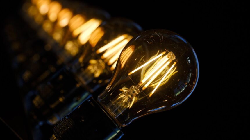 Românii se confruntă cu teama facturilor de iarnă: energia electrică devine un privilegiu greu accesibil 1 romanii se tem de facturile care vor veni in sezonul rece curentul electric va ajunge sa fie un lux in casele oamenilor 68d6d512008b9