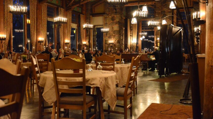 Românii renunță la mesele în oraș pentru a economisi: prognoze sumbre pentru sectorul HoReCa – sondaj 1 romanii taie iesirile la restaurant de pe lista ca sa faca economie perspective pesimiste pentru industria horeca sondaj 68c9613e45fbe