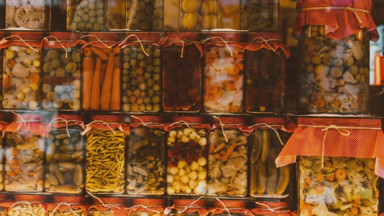 Mix de legume marinate pentru iarnă: rețetă delicioasă de conservă la borcan 1 salata asortata de legume in otet la borcan reteta de conserva pentru iarna 68b6d404b0eec