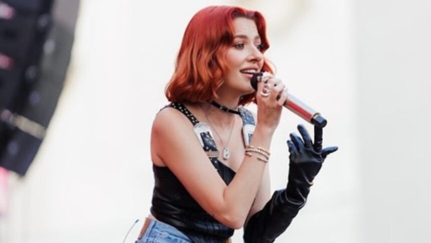 Incidente surprinzătoare: Lidia Buble, atacată cu mătura în plină stradă. „Sunt încă în stare de șoc.” 1 scene ireale cantareata lidia buble a fost batuta cu matura in mijlocul strazii inca imi revin din soc 68c1a1fa80b16