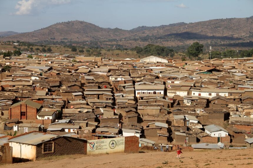 Munca sexuală și abuzul: femeile prizonieră în tabăra de refugiați în expansiune din Malawi 1 sex work and abuse the women trapped in malawis growing refugee camp 68cb93cbdb397