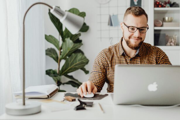 sfaturi pentru a ti proteja coloana si articulatiile atunci cand stai la calculator ce recomanda specialistii 68c26688b3532