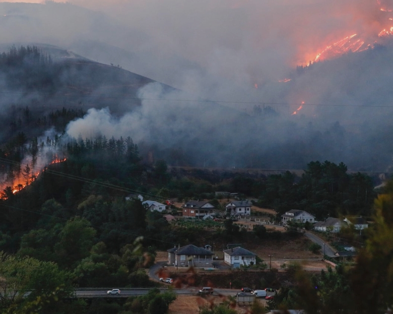 Incendiile din Spania și Portugalia, de 40 de ori mai probabile din cauza crizei climatice, arată un studiu 1 spain and portugal wildfire weather made 40 times more likely by climate crisis study finds 68b9431f49964