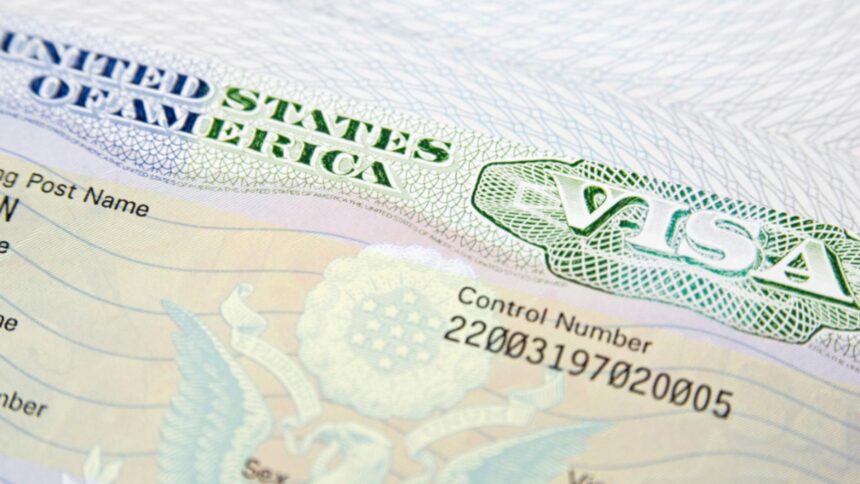 SUA ar putea elimina vizele pentru susținătorii morții lui Charlie Kirk. Ce influenceri români s-ar putea afla în atenția autorităților? 1 sua i ar putea lasa fara vize pe cei care se bucura de moartea lui charlie kirk ce formatori de opinie din romania risca sa fie luati in vizor 68c45bdbd43a0