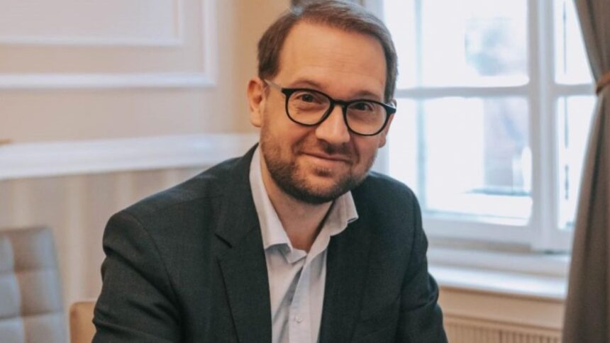 Fritz a absentat de la întâlnirea coaliției din cauza unei călătorii în China 1 surse fritz a lipsit de la coalitie pentru ca a plecat in china 68c969344267d