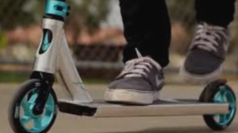 Tânăr de 22 de ani, trimis în fața instanței după ce a accidentat mortal o femeie pe trecerea de pietoni cu trotineta 1 tanar de 22 de ani trimis in judecata dupa ce a lovit o femeie cu trotineta pe trecerea de pietoni victima a murit 68b6dc2a7feaa