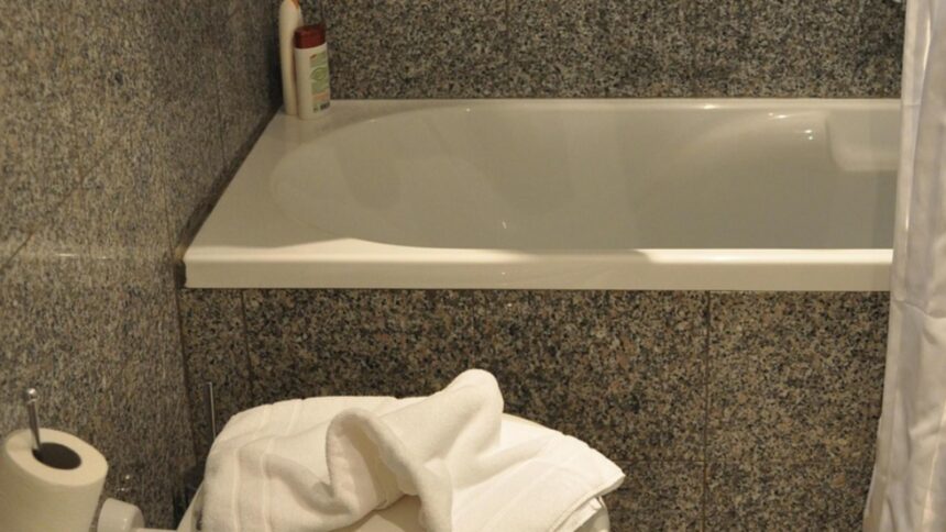 Drama de la Timișoara: un băiețel de 6 ani descoperit fără viață în cada de baie, ancheta poliției fiind în plină desfășurare 1 tragedie la timisoara copil de 6 ani gasit mort in cada politistii au deschis un dosar penal 68d2be3e6c448