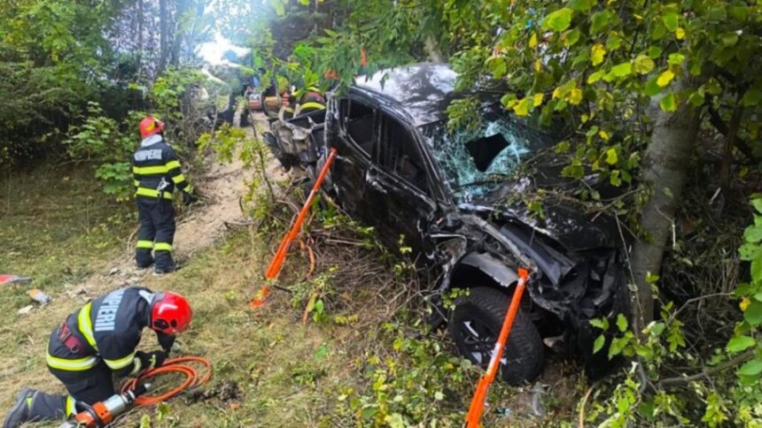 Accident fatal pe DN 73: un bărbat și-a pierdut viața după ce a plonjat cu autoturismul într-o prăpastie, la scurt timp după nuntă 1 tragedie pe dn 73 dupa nunta un barbat a murit dupa ce a cazut cu masina intr o rapa 68bf0601ba724