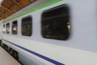 trenul metropolitan bucuresti proiectul cu care s a laudat nicusor dan adus din nou la viata 68b850f36437b