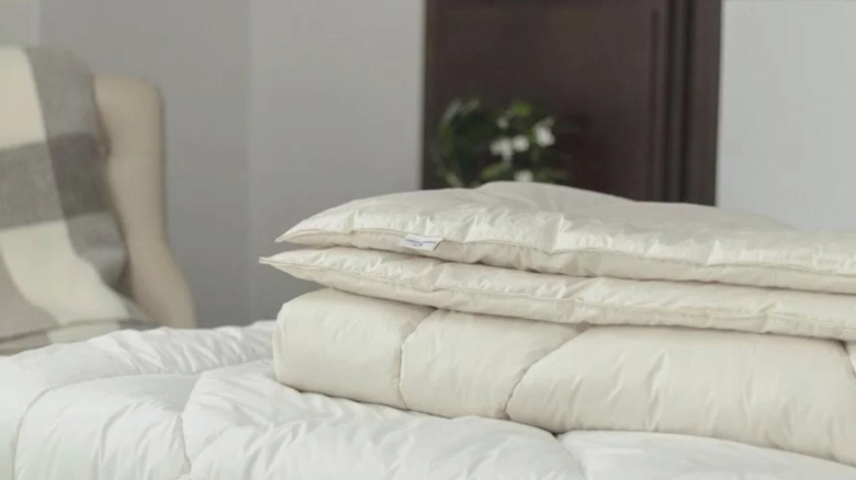 Secretul ingenios care îți împrospătează plapuma fără eforturi mari. Spune adio mașinii de spălat! 1 trucul simplu si eficient care iti curata plapuma fara sa depui prea mult efort nu o sa mai ai nevoie de masina de spalat 68b86c0693e9c