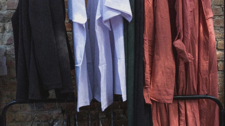 Secrete pentru a transforma hainele tale vechi în piese la modă și moderne 1 trucuri pentru ca hainele tale vechi sa para noi si la moda 68b7e8d692ad1