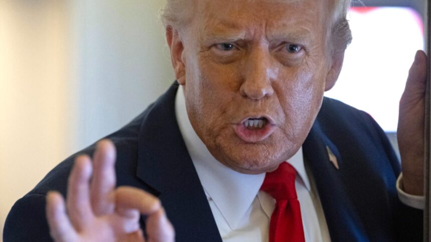 Trump declanșează conflictul cu mass-media: Posturile care îl atacă merită să piardă licența. „Îmi fac doar o imagine negativă.” 1 trump porneste razboiul cu presa televiziunile care il critica ar trebui sa ramana fara licenta imi fac doar publicitate proasta 68ccfdd5ef79b