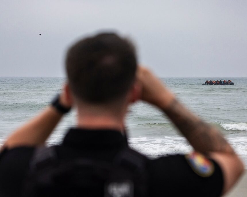 Tragedie pe Canal: Doi oameni își pierd viața în încercarea de a traversa din Franța 1 two people die trying to cross channel from france 68d79a552edef