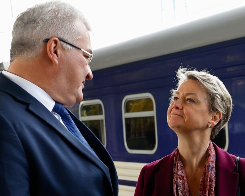 Regatul Unit impune 100 de noi sancțiuni pentru a lovi veniturile și aprovizionarea militară a Rusiei 1 uk imposes 100 new sanctions targeting russias revenues and military supplies 68c3d2b1d0f1b