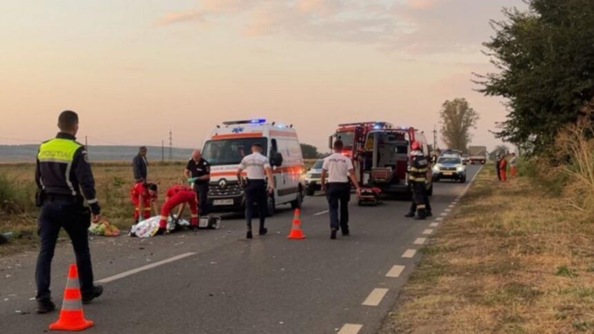 Accident tragic în Galați: un decedat și trei răniți după coliziunea unei mașini de poliție cu o căruță 1 un mort si 3 raniti dupa ce o masina de politie a intrat intr o caruta in judetul galati 68bfce4ebec75