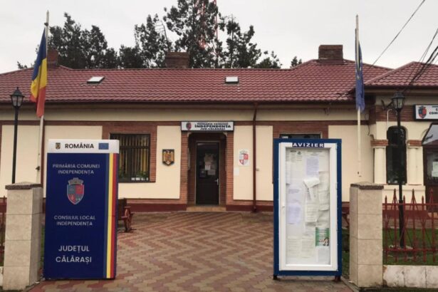 un primar din romania si a redus salariul de bunavoie pentru a da un examplu nici vicele si nici secretara primariei nu au scapat de taieri salariale 68ca889204e2b