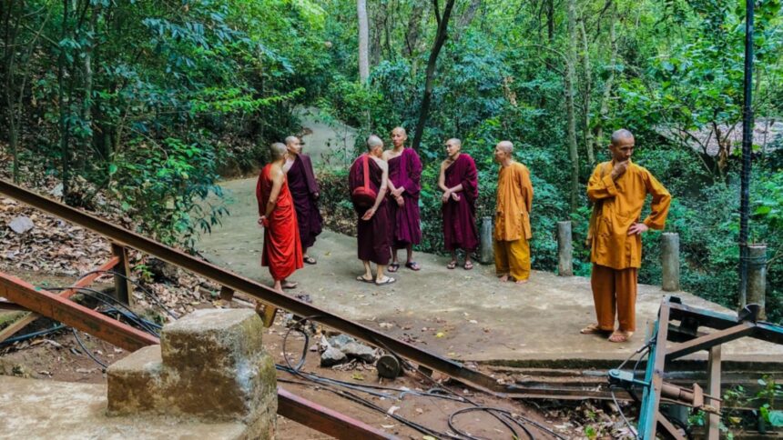 Un român care a îmbrățișat viața de călugăr budist a decedat într-un tragic accident de funicular în Sri Lanka, împreună cu alți șase călugări 1 un roman care s a facut calugar budist a murit intr un accident de funicular in sri lanka alaturi de alti sase calugari 68d5651e6a71d