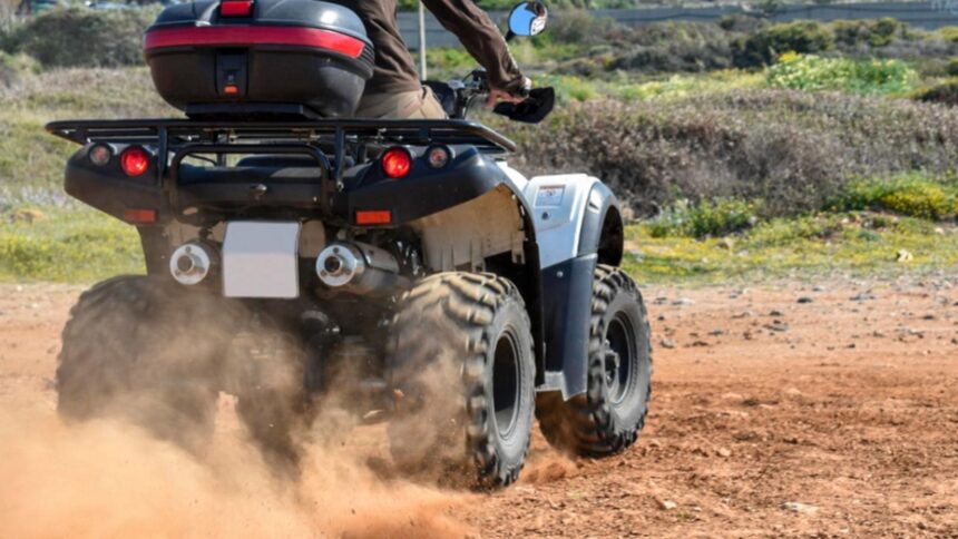 Un adolescent de 18 ani din Mureș a colizionat cu ATV-ul său o autospecială de poliție aflată în urmărire 1 un tanar de 18 ani din mures a intrat cu atv ul in masina de politie care il urmarea 68bc85e18f213