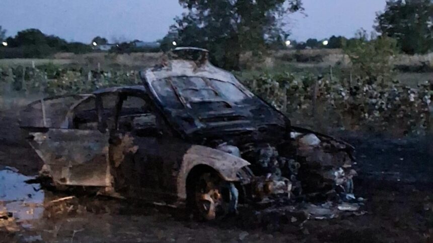 Aventură palpitantă: un tânăr fără permis a fost prins de poliție după ce automobilul său a luat foc 1 urmarire ca in filme cu politia un tanar fara permis a fost arestat dupa ce masina i a luat foc 68c04828725f9