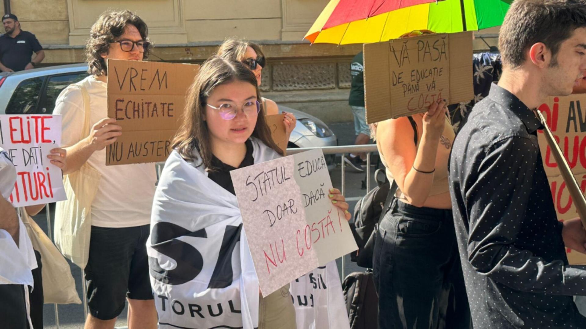 Studenții își fac vocea auzită în prima zi de universitate: facultățile pornesc cu proteste