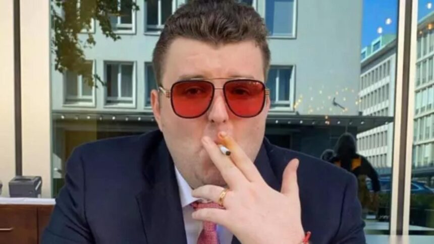 Victoraș Micula, trimis după gratii pentru 3 ani. Milionarul, acuzat de accesarea neautorizată a bazelor de date ale Ministerului de Interne 1 victoras micula condamnat la 3 ani de inchisoare cu executare milionarul acuzat ca a accesat ilegal bazele de date mai 68c1b90575449