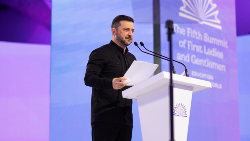 Zelenski anunță VEȘTI ÎNCURAJATOARE: salarii mărite pentru profesori și burse sporite pentru studenți, în ciuda cheltuielilor uriașe din timpul războiului 1 zelenski vine cu vesti bune cresteri salariale pentru profesori si burse mai mari pentru studenti in ciuda costurilor uriase de razboi 68cac3f5bbcf0