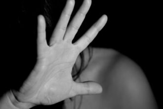 a fost violata de la varsta de 13 ani de tatal vitreg calvarul prin care o tanara din capitala a trecut ani la rand 68dd2b0761861